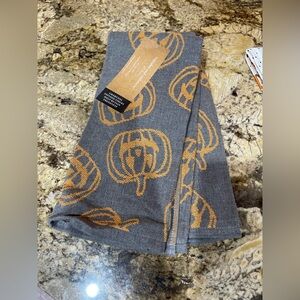 Cupcakes and Cashmere charcoal infused pumpkins kitchen towel set - Brand new!